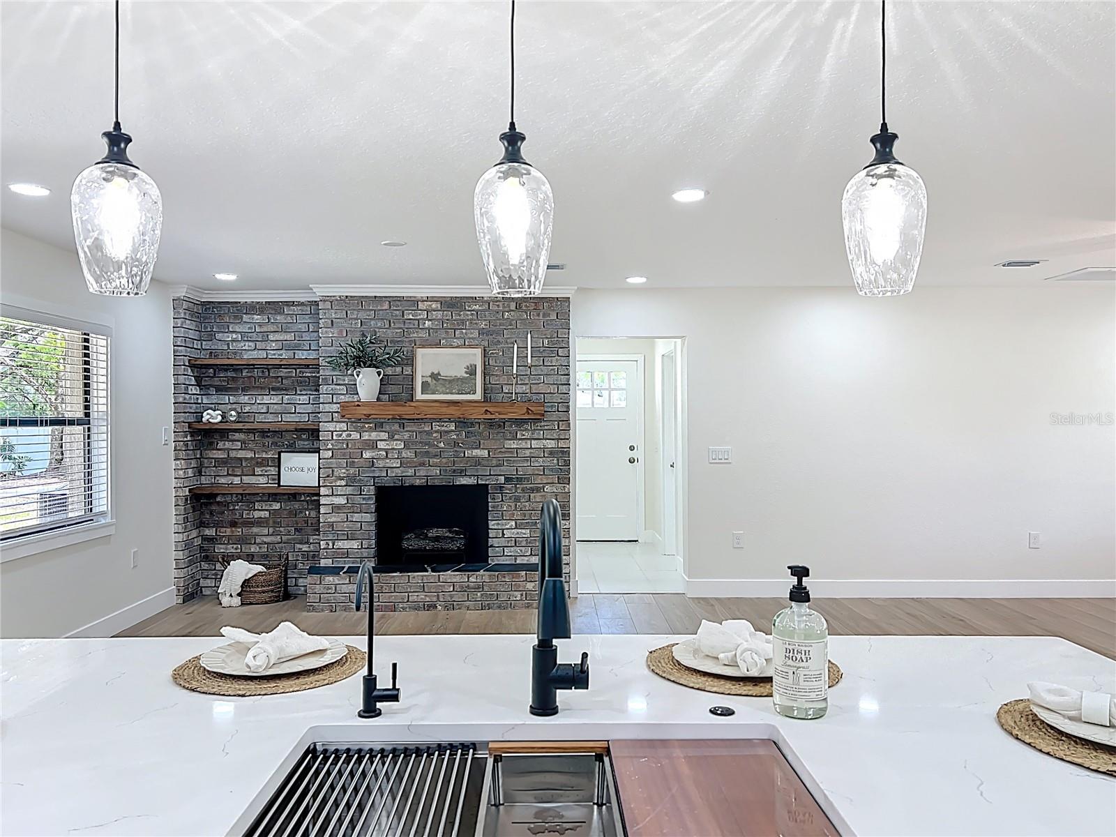 Image 7 of 52 For 5975 Sheryl Anita Street