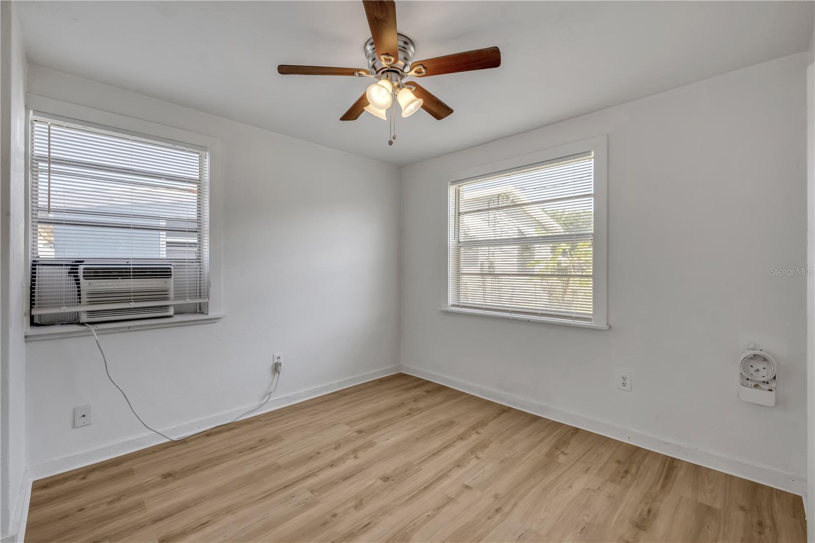 Image 11 of 33 For 1051 June Terrace