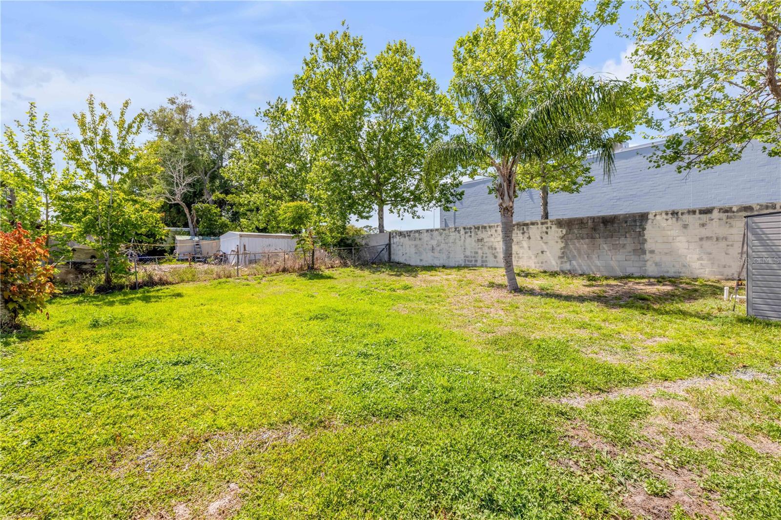 Image 23 of 33 For 1051 June Terrace