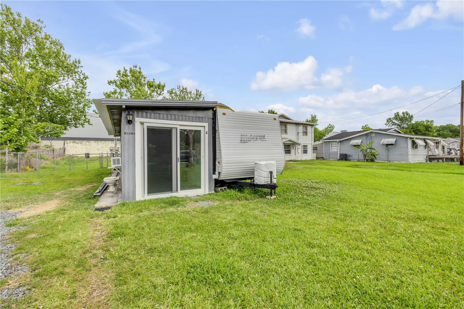 Image 24 of 33 For 1051 June Terrace