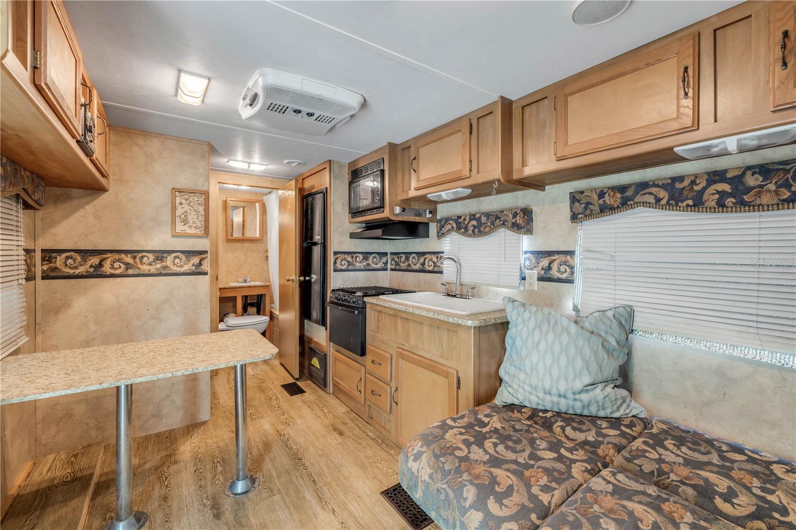 Image 25 of 33 For 1051 June Terrace