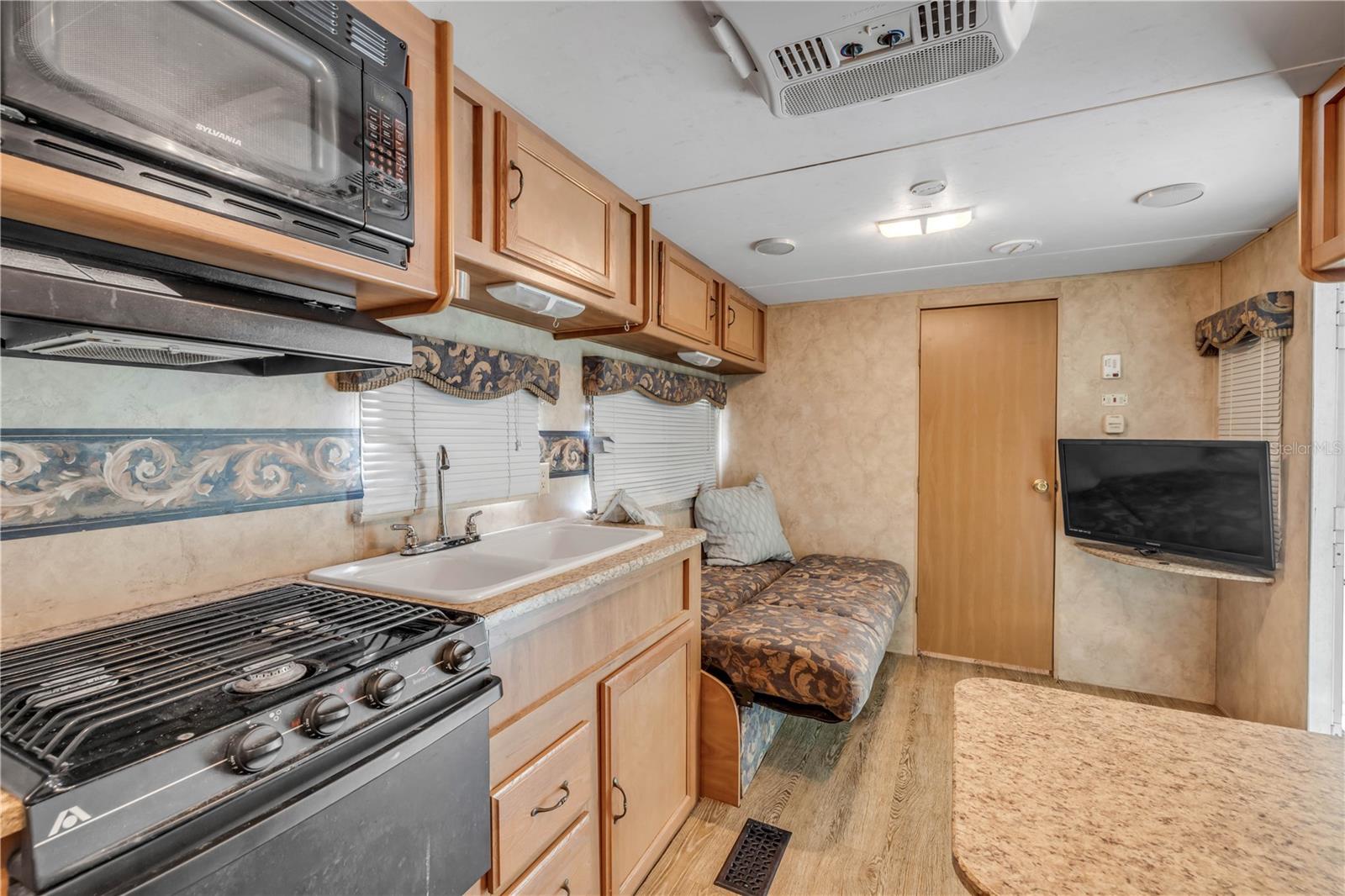 Image 26 of 33 For 1051 June Terrace