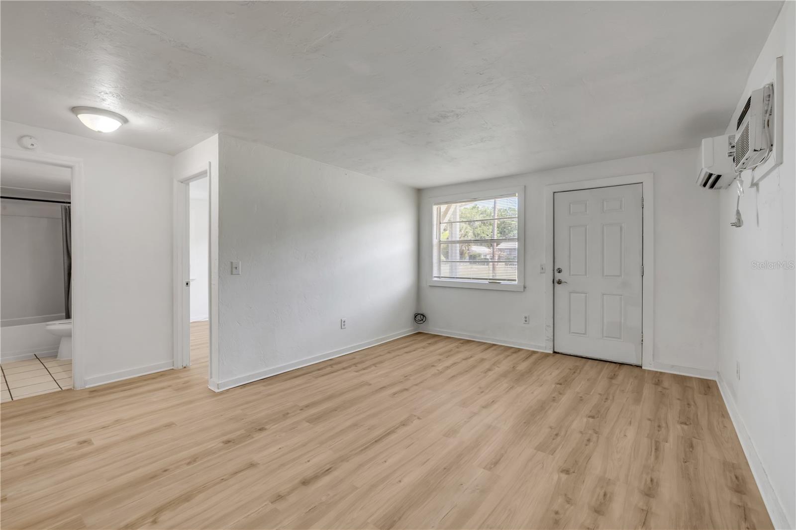 Image 4 of 33 For 1051 June Terrace