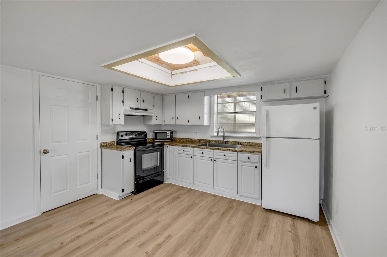 Image 6 of 33 For 1051 June Terrace