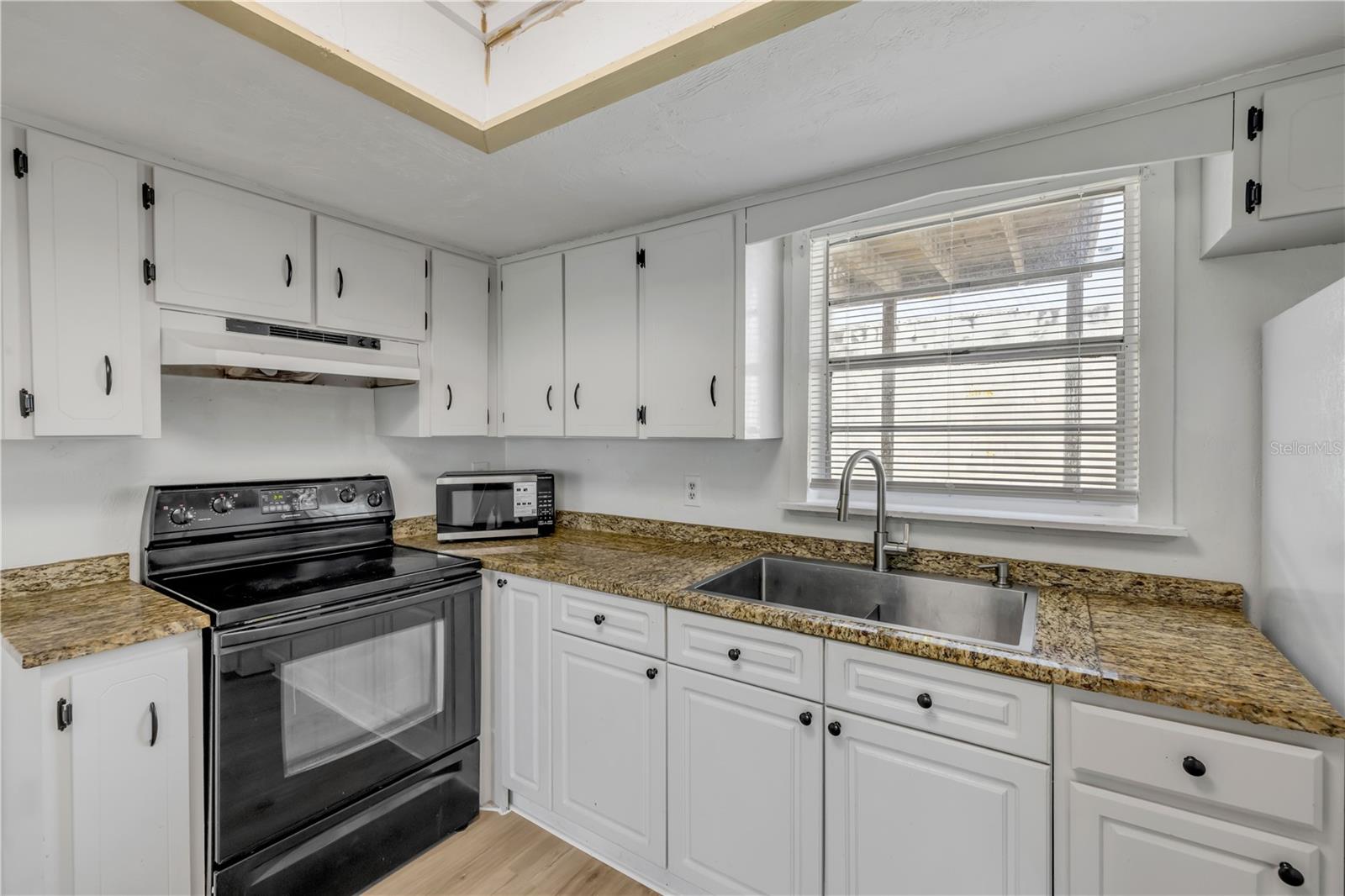 Image 7 of 33 For 1051 June Terrace