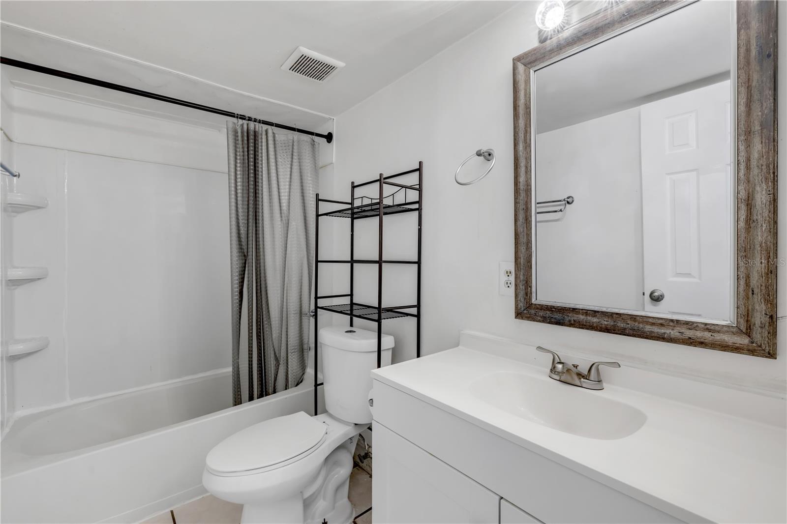 Image 8 of 33 For 1051 June Terrace