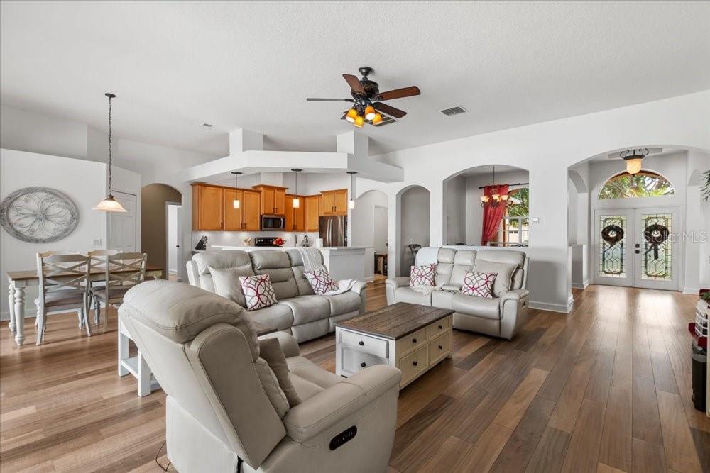 Image 11 of 52 For 3632 Hollywood Place