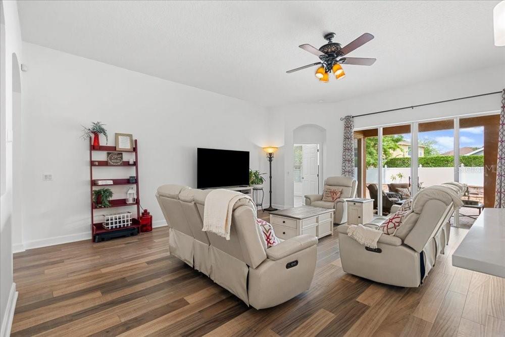 Image 9 of 52 For 3632 Hollywood Place