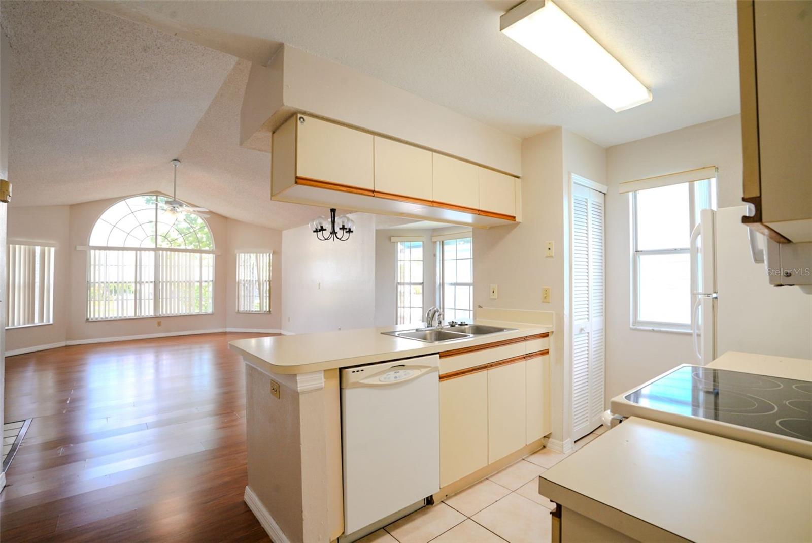 Image 5 of 10 For 2747 Poinciana Boulevard 14