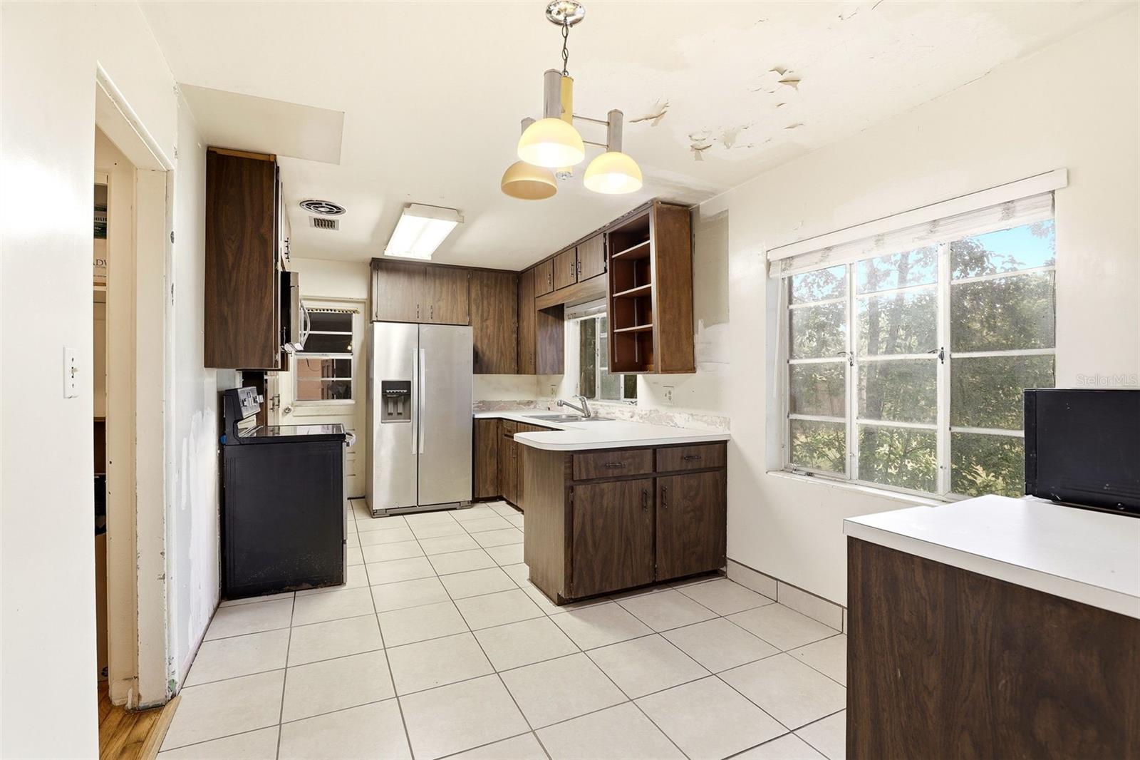 Image 15 of 35 For 1421 Fairview Street