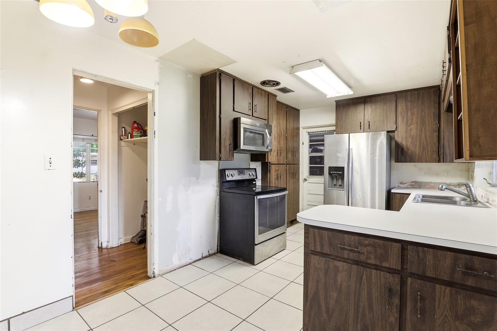 Image 16 of 35 For 1421 Fairview Street