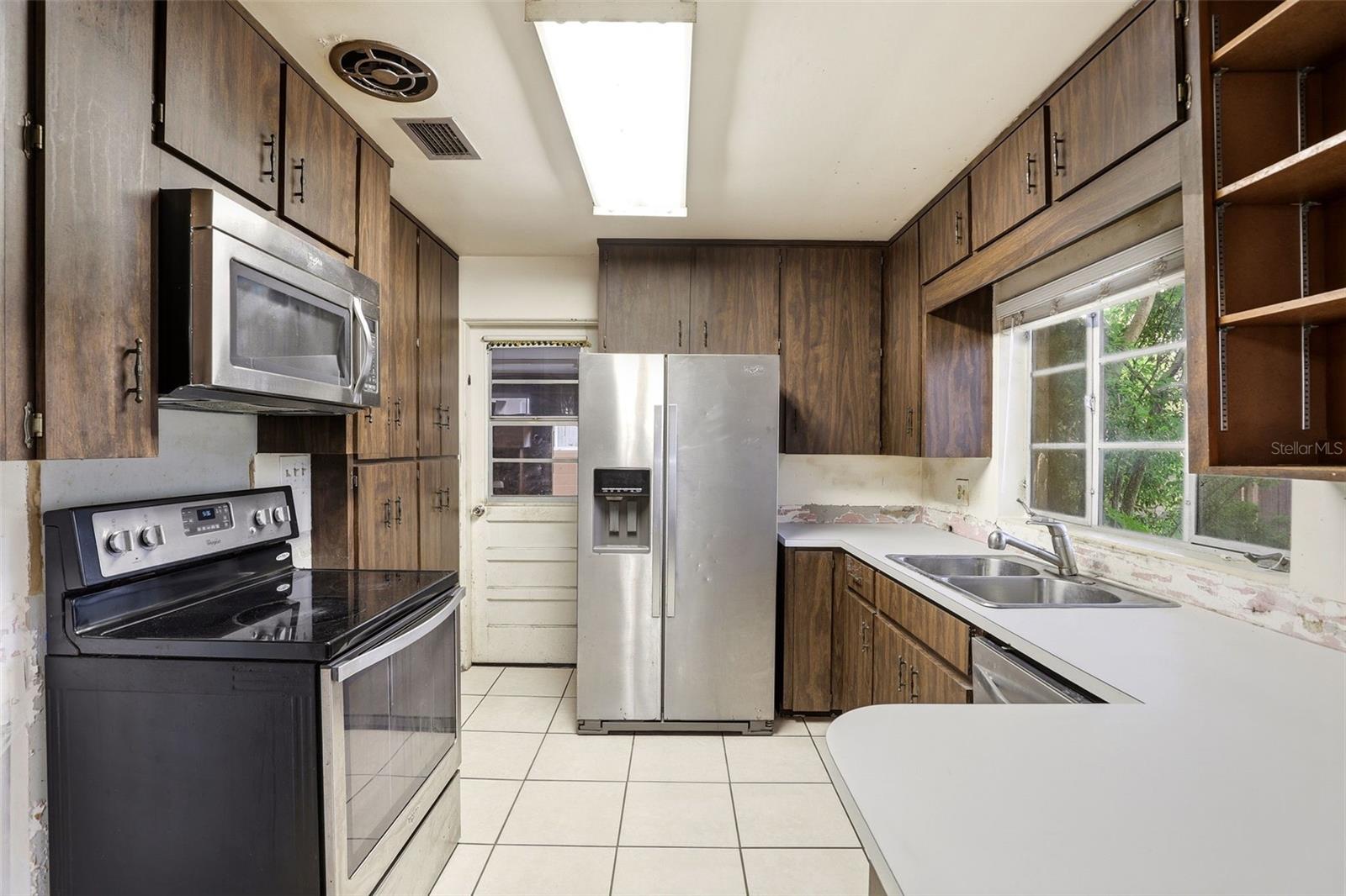 Image 17 of 35 For 1421 Fairview Street