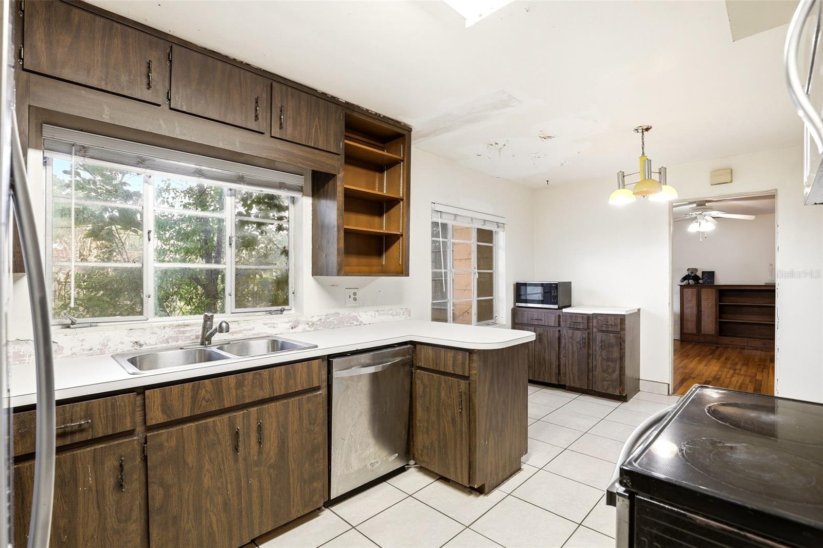 Image 18 of 35 For 1421 Fairview Street