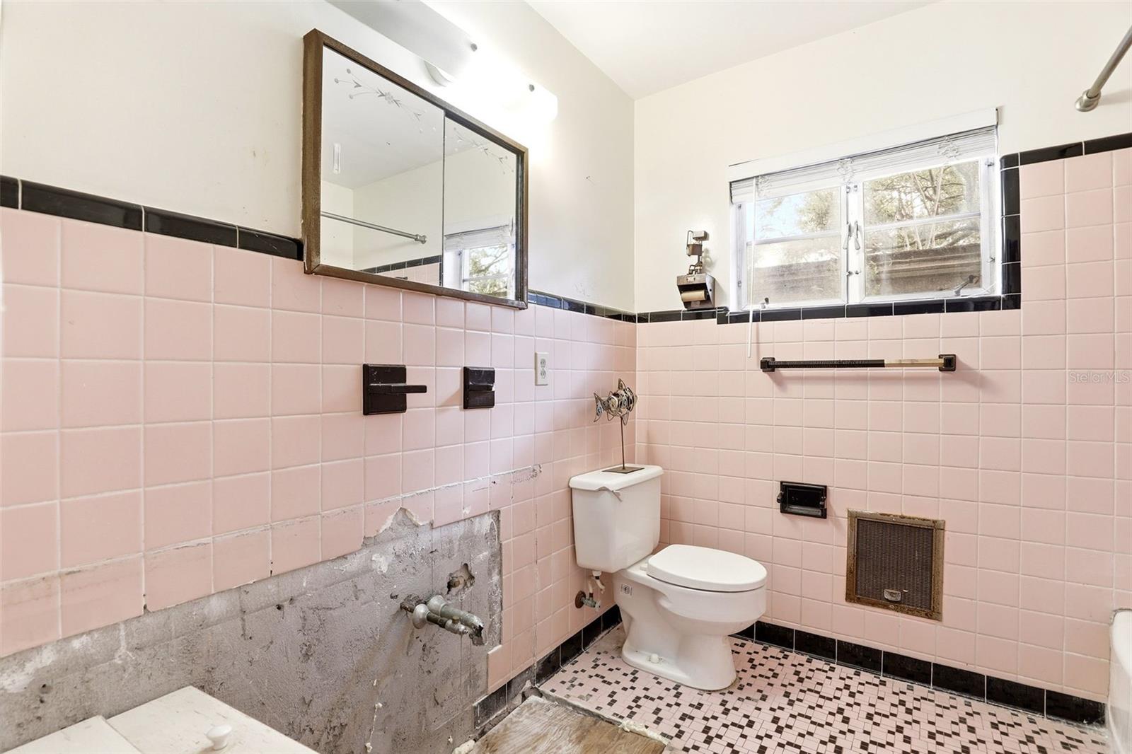 Image 25 of 35 For 1421 Fairview Street