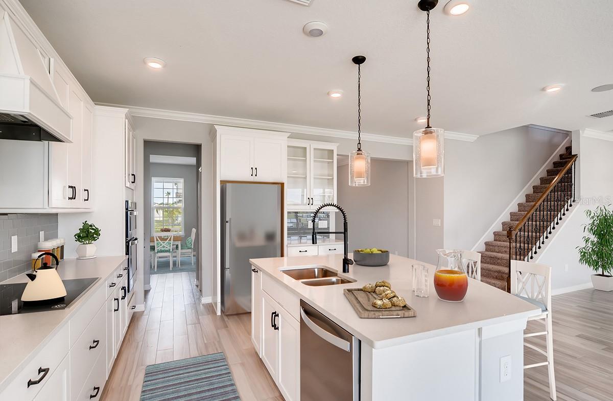 Listing photo id 3 for 5171 Mockingbird Sound Court