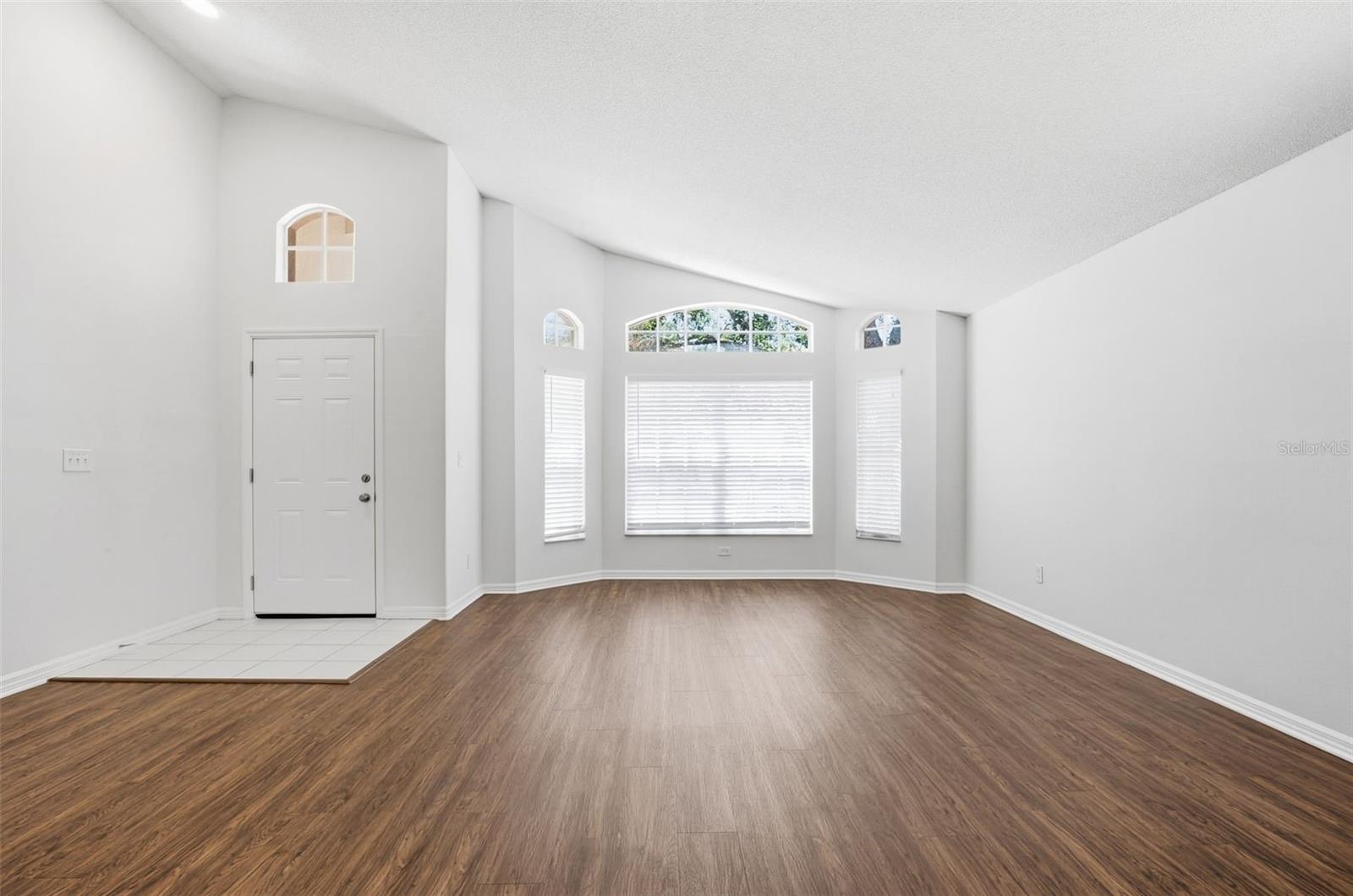 Image 8 of 38 For 1353 Crimson Clover Lane