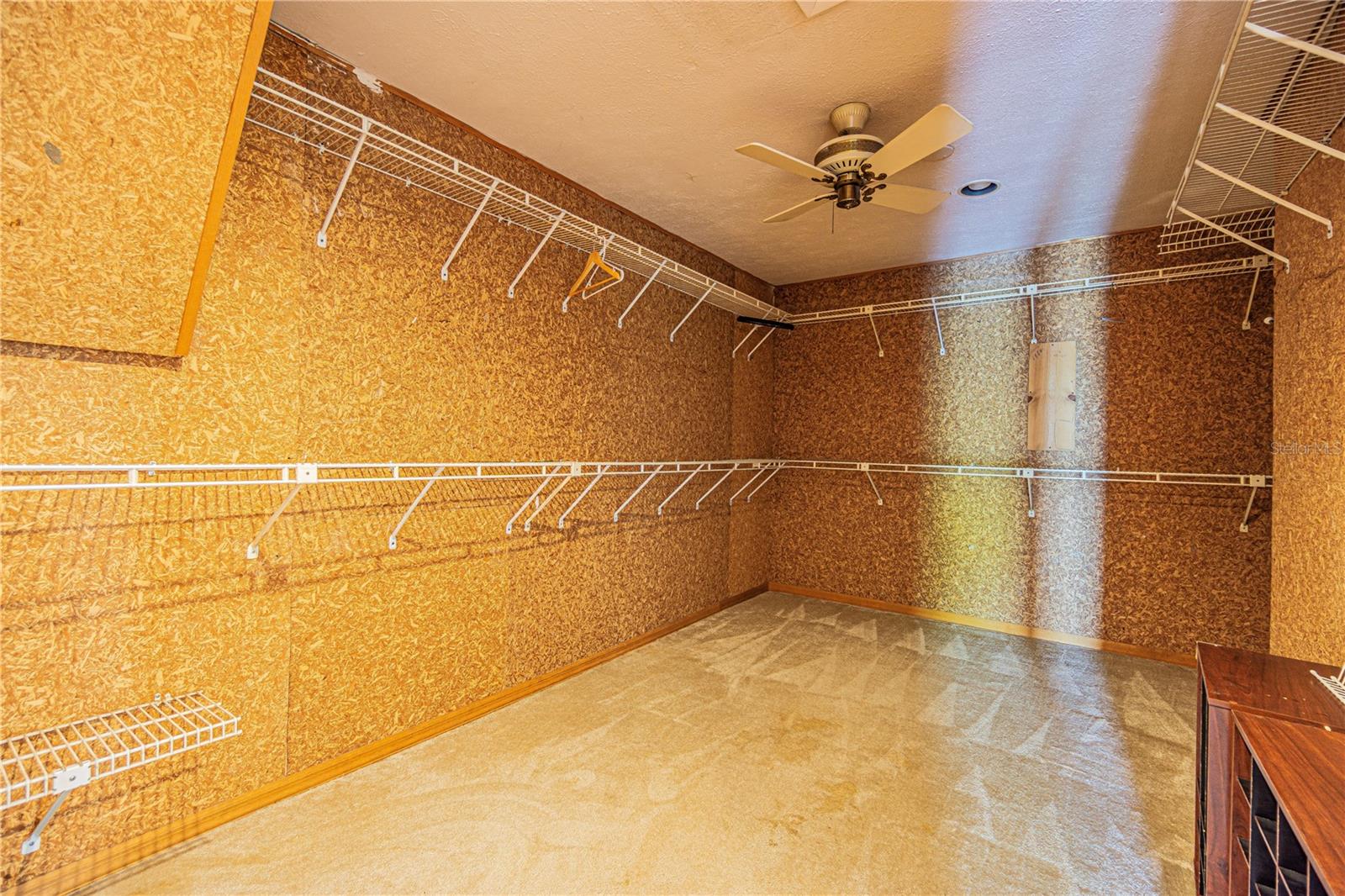 Image 20 of 44 For 18129 Crawley Road 1