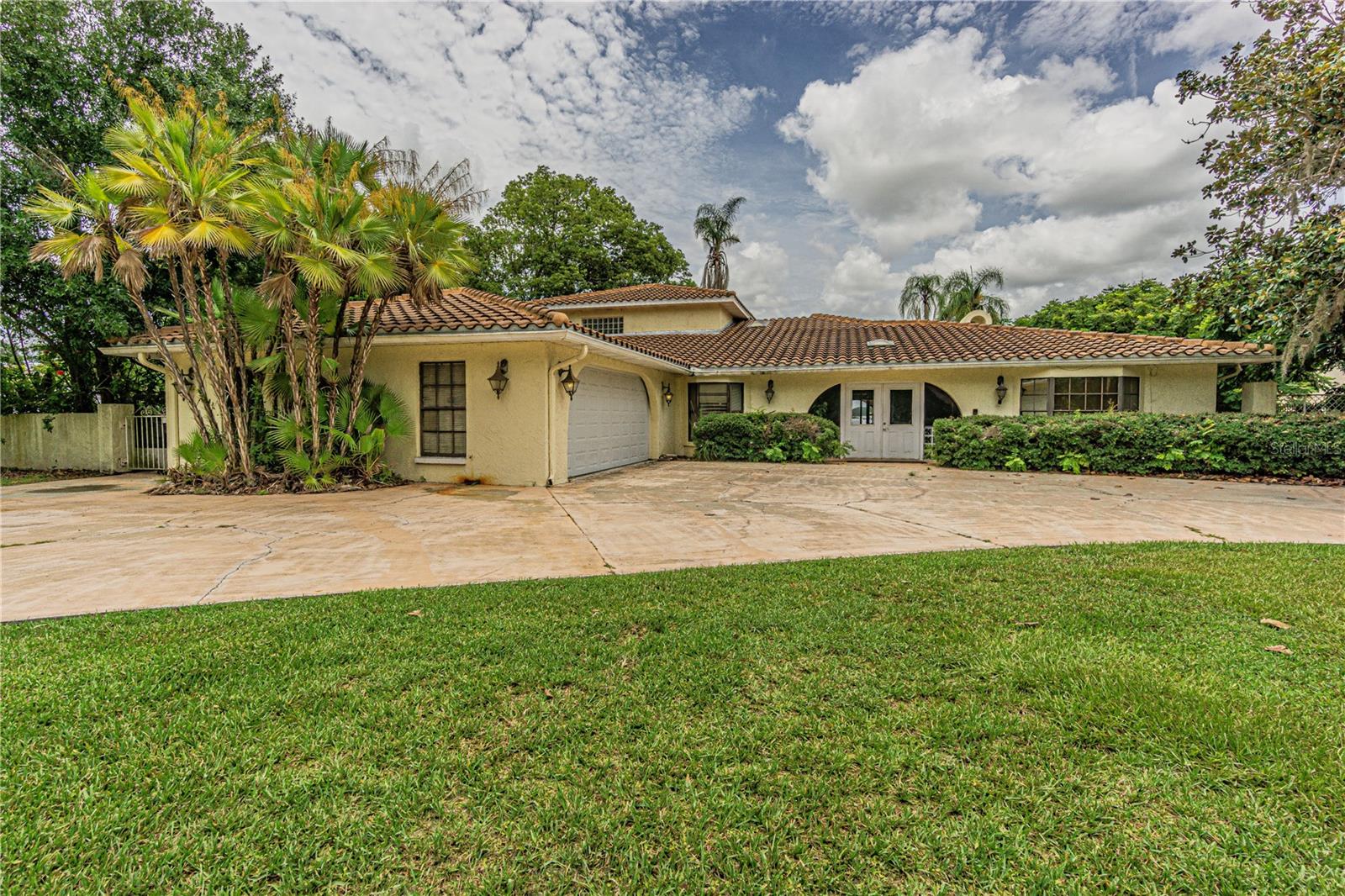 Image 3 of 44 For 18129 Crawley Road 1