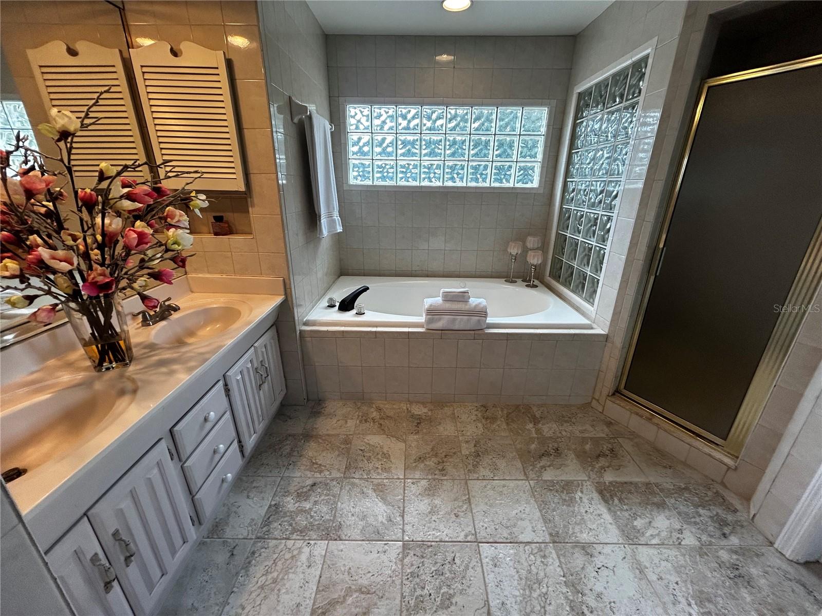 Image 33 of 44 For 18129 Crawley Road 1