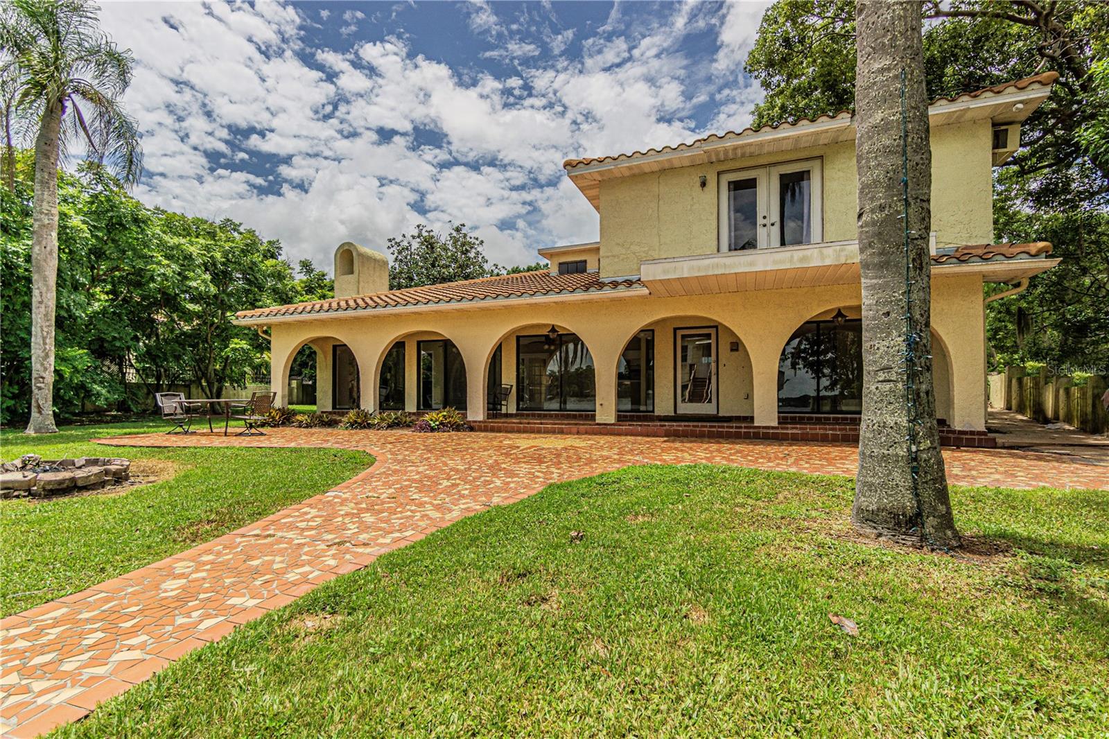 Image 6 of 44 For 18129 Crawley Road 1