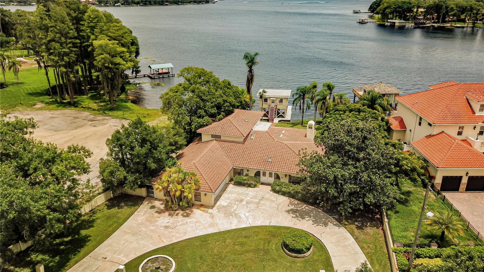 Image 7 of 44 For 18129 Crawley Road 1