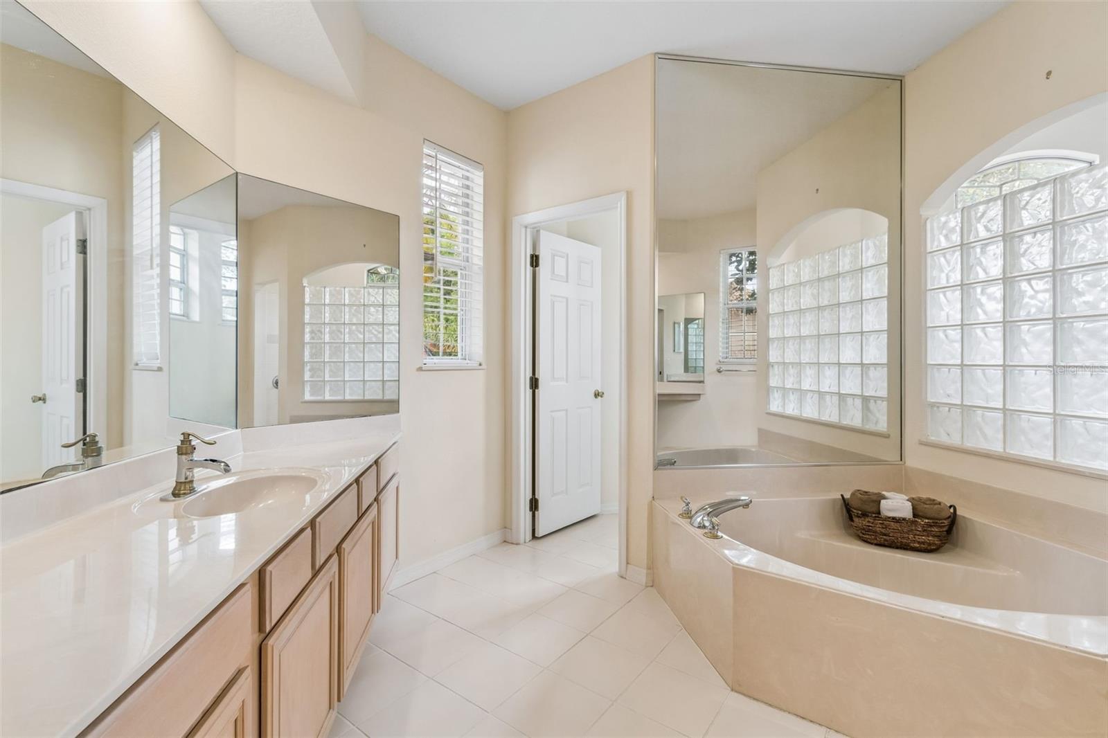 Image 24 of 52 For 8607 Terrace Pines Court