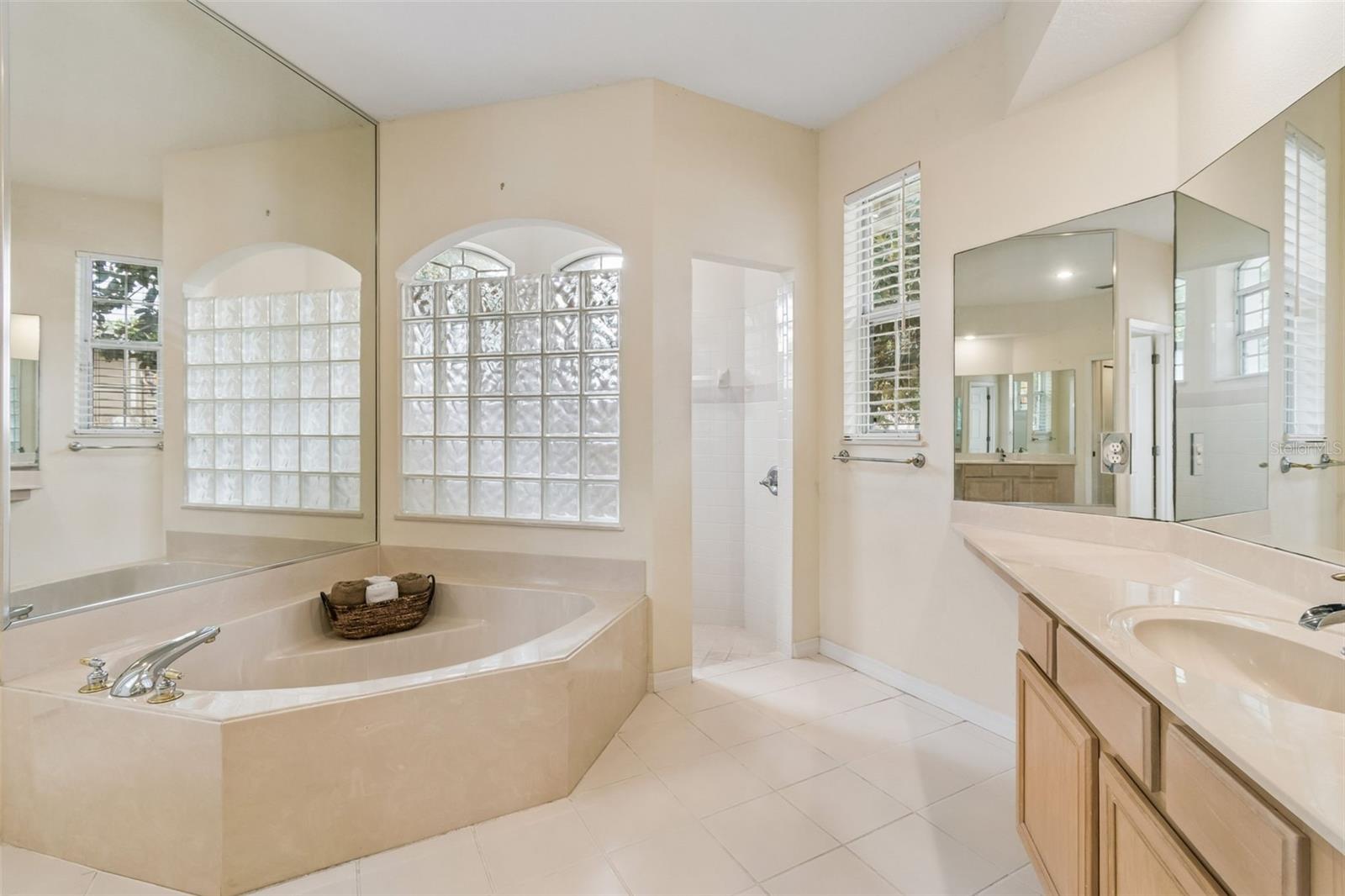 Image 25 of 52 For 8607 Terrace Pines Court