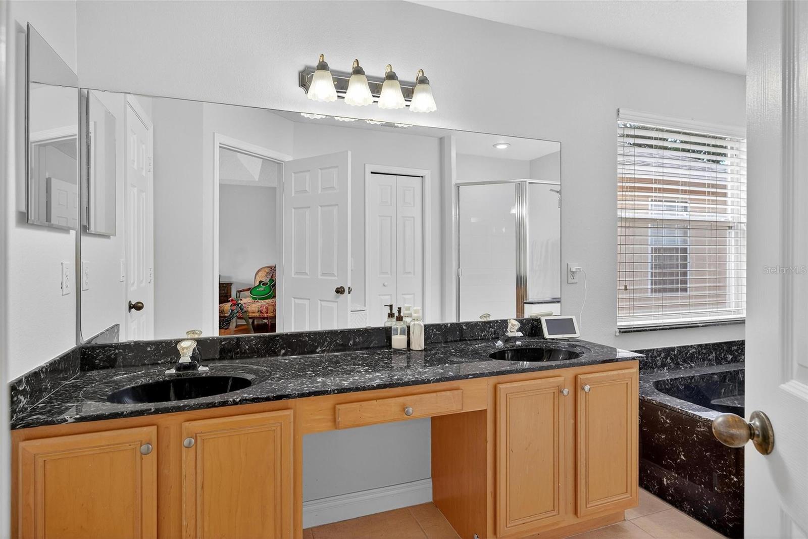 Image 34 of 58 For 1400 Holly Glen Run