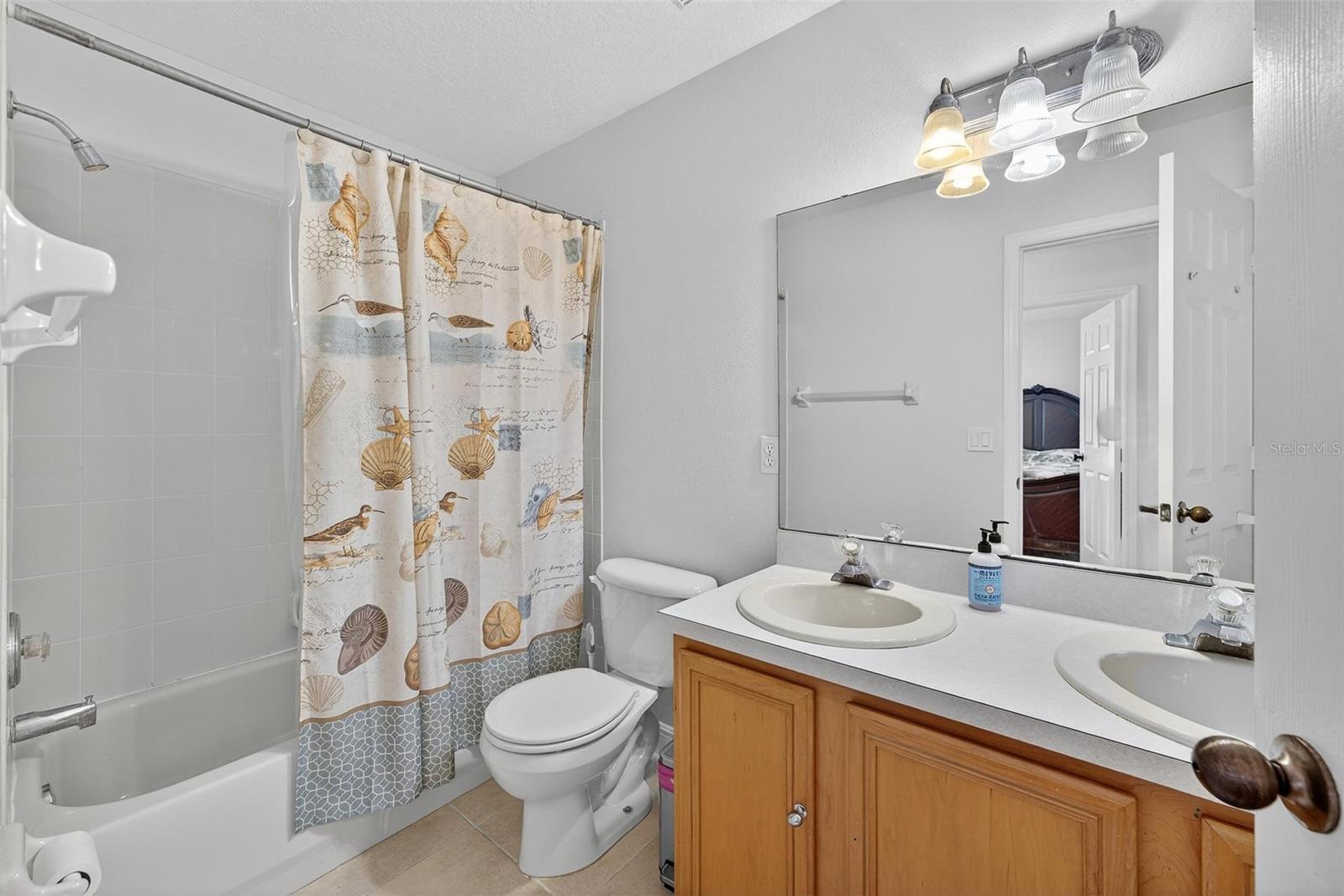 Image 37 of 58 For 1400 Holly Glen Run