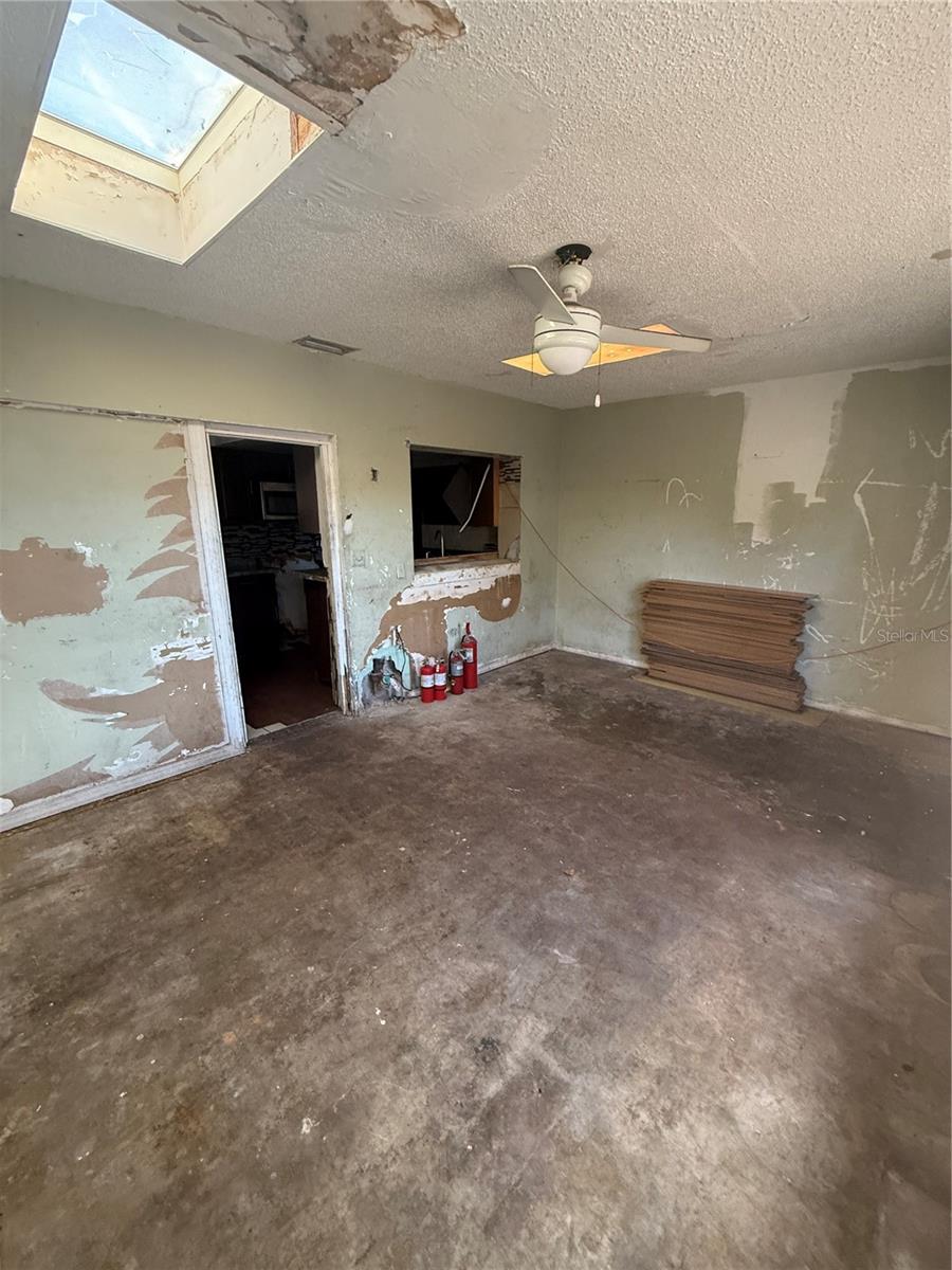 Image 4 of 15 For 4067 Kingsport Drive
