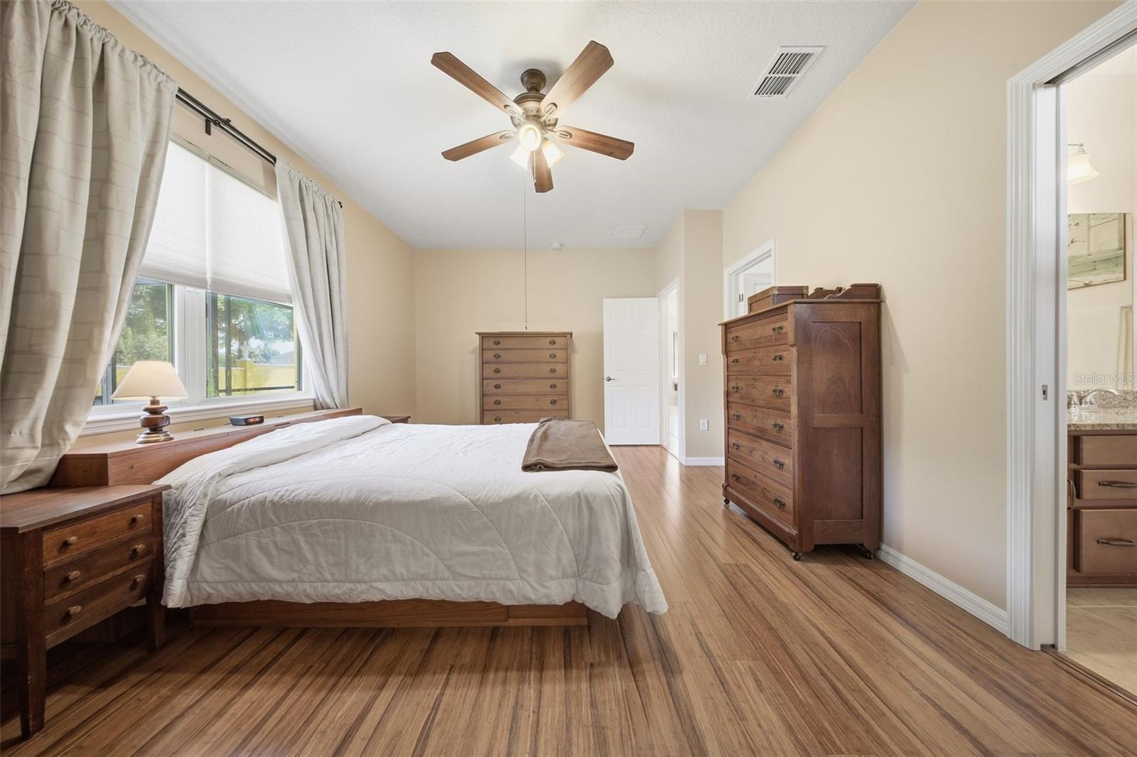 Listing photo id 9 for 1670 Regal River Circle