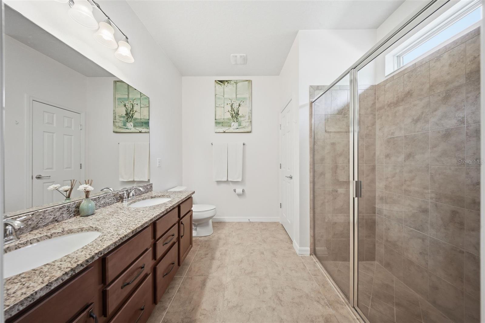 Listing photo id 10 for 1670 Regal River Circle