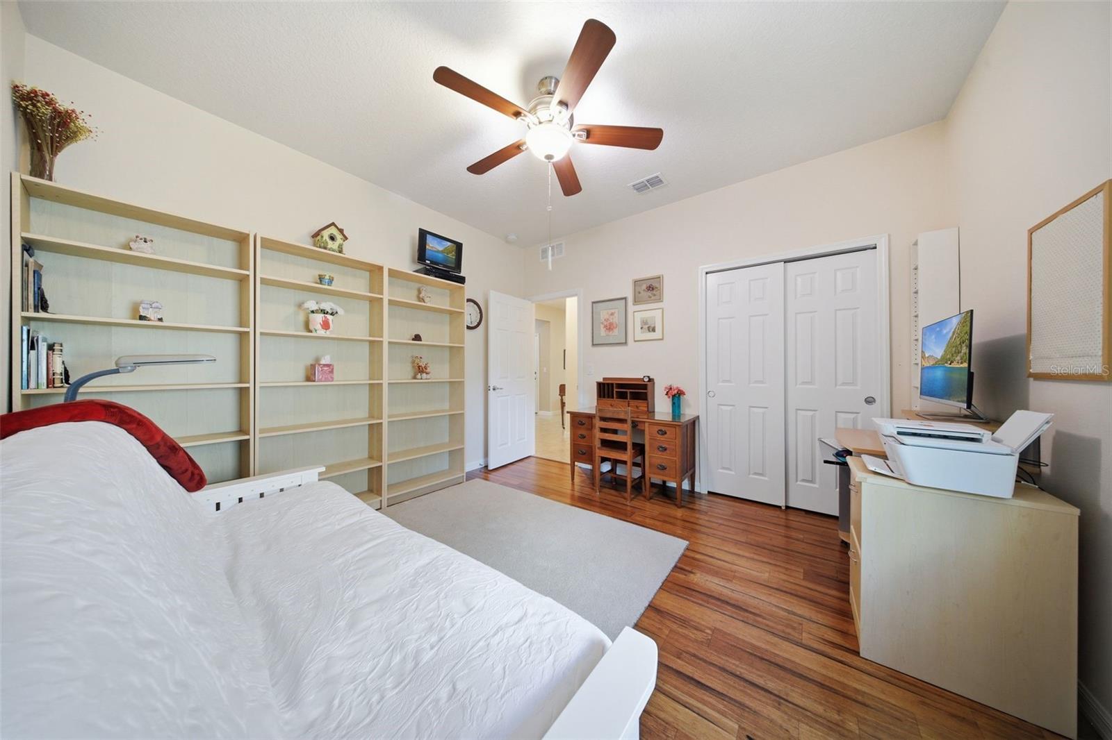 Listing photo id 13 for 1670 Regal River Circle