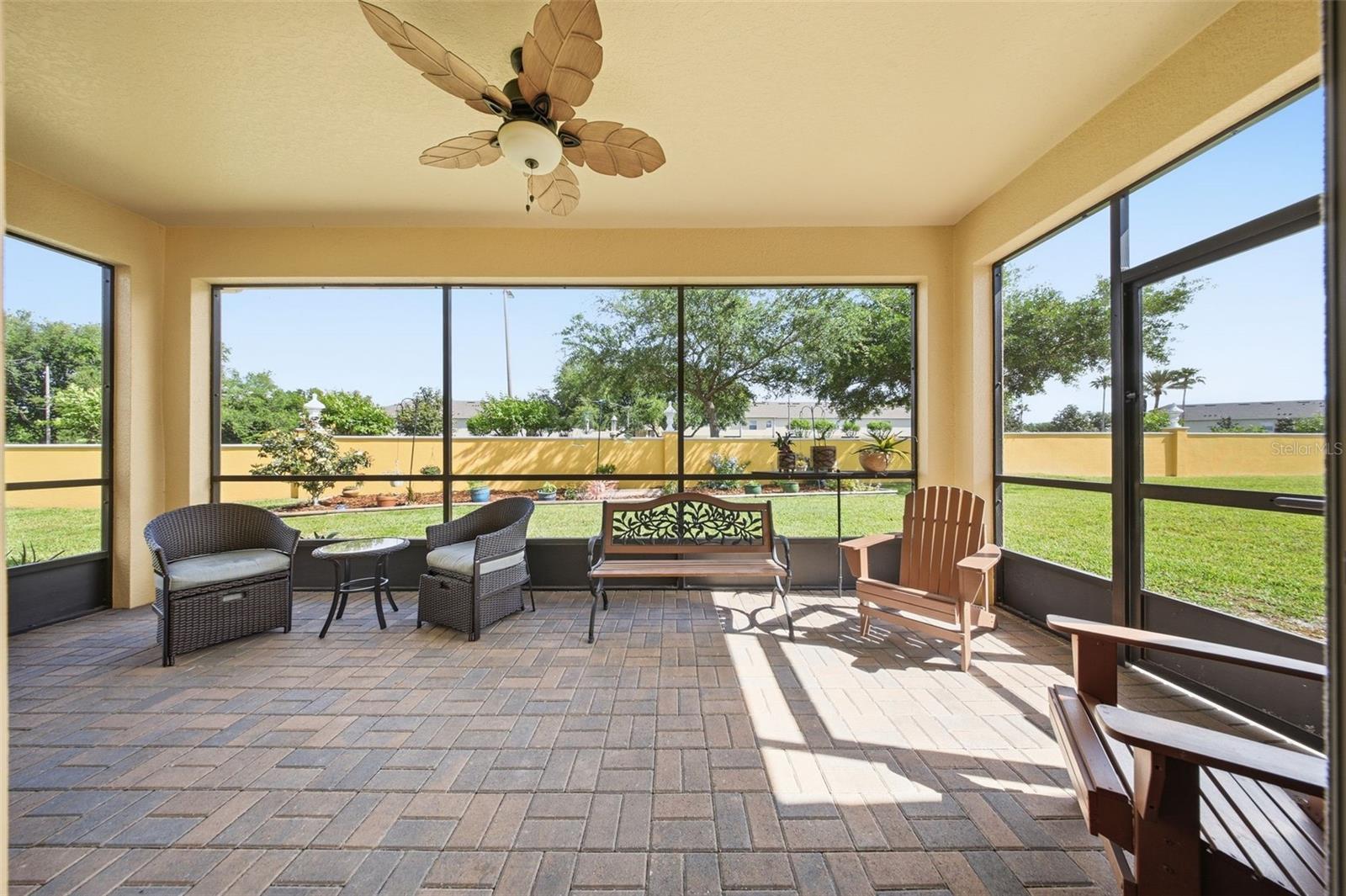 Listing photo id 15 for 1670 Regal River Circle