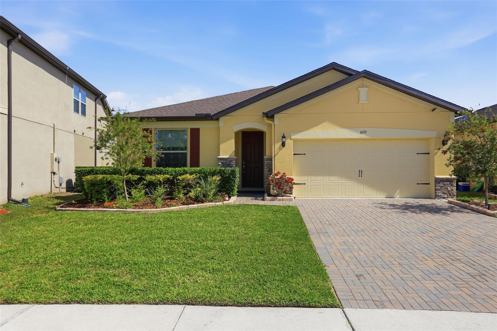Listing photo id 0 for 1670 Regal River Circle