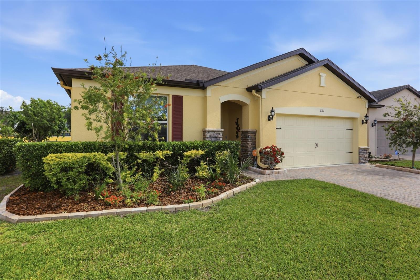 Listing photo id 19 for 1670 Regal River Circle