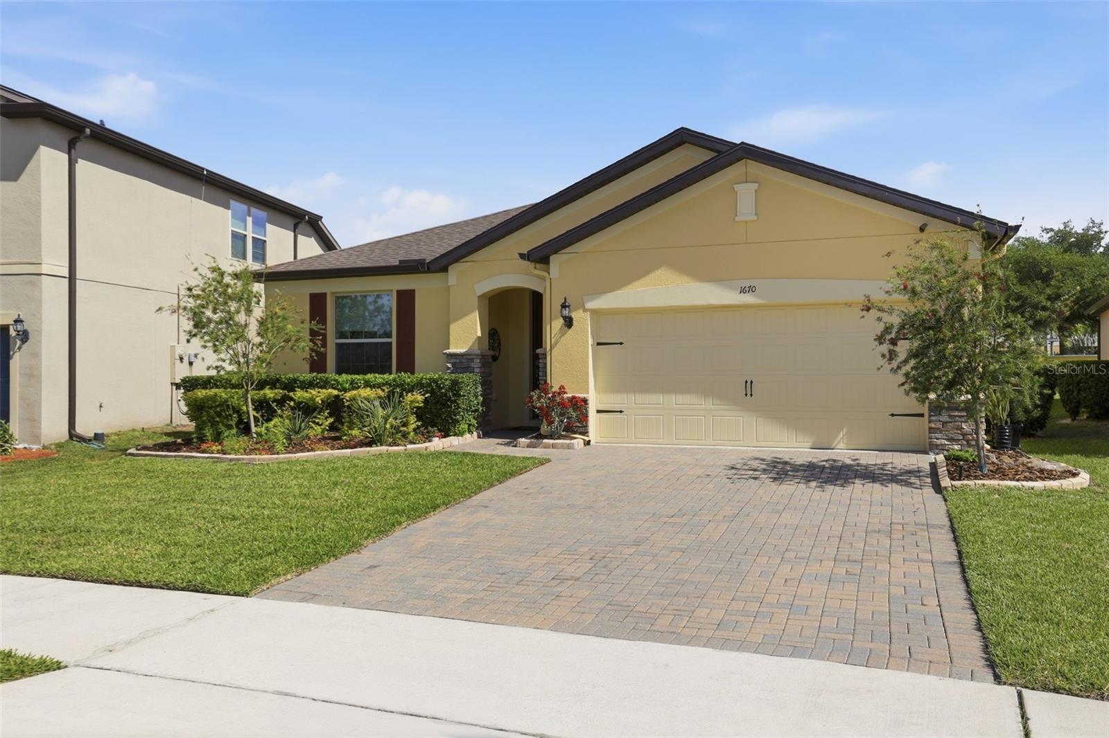 Listing photo id 20 for 1670 Regal River Circle