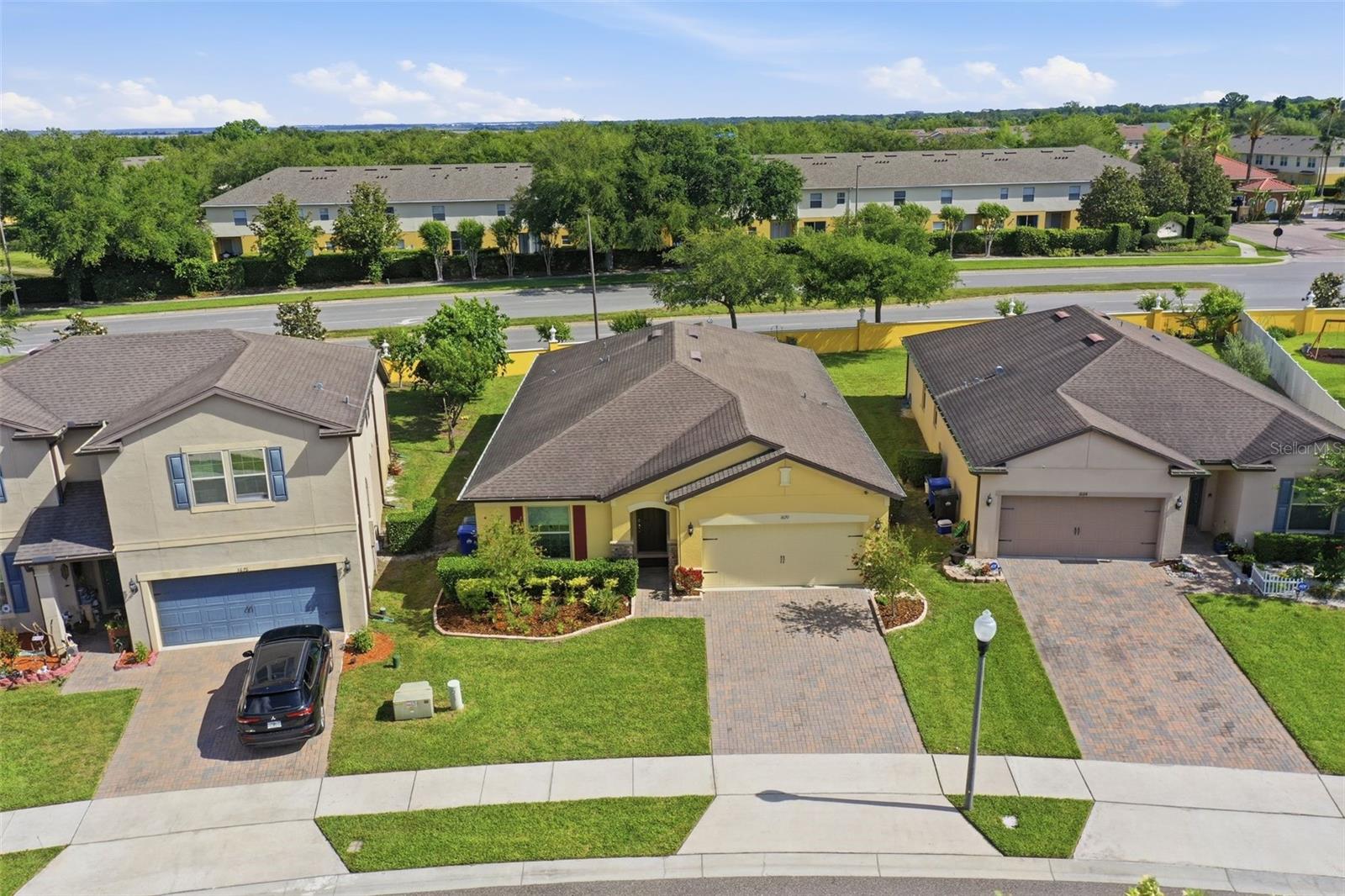 Listing photo id 24 for 1670 Regal River Circle