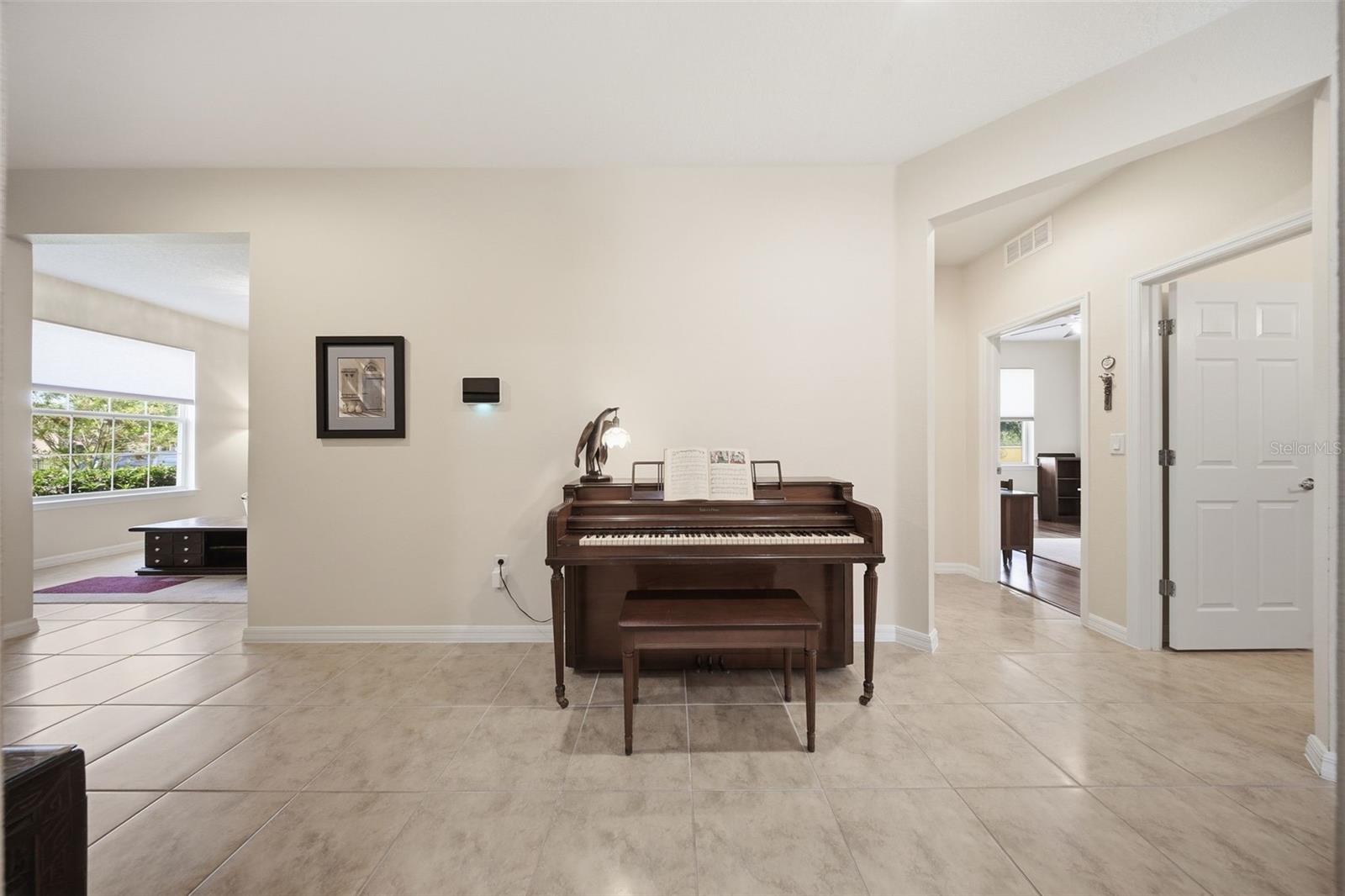 Listing photo id 2 for 1670 Regal River Circle