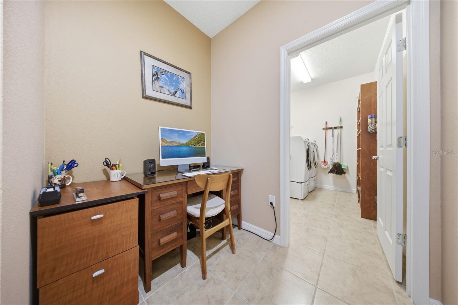 Listing photo id 3 for 1670 Regal River Circle