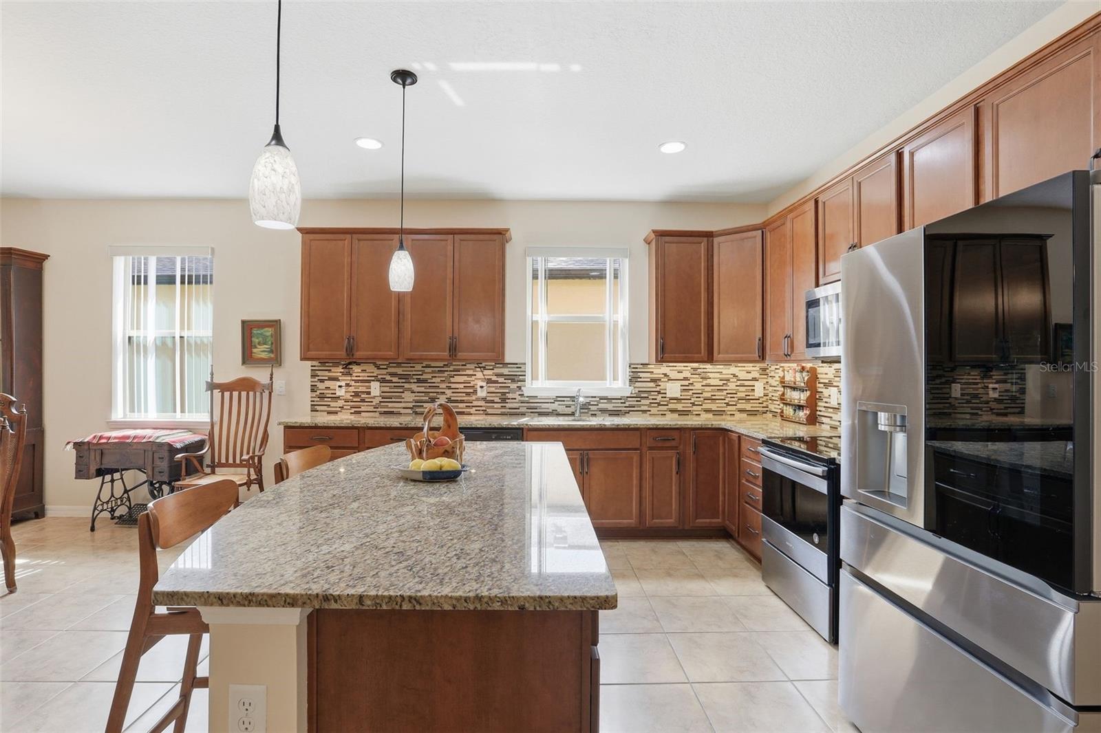Listing photo id 5 for 1670 Regal River Circle