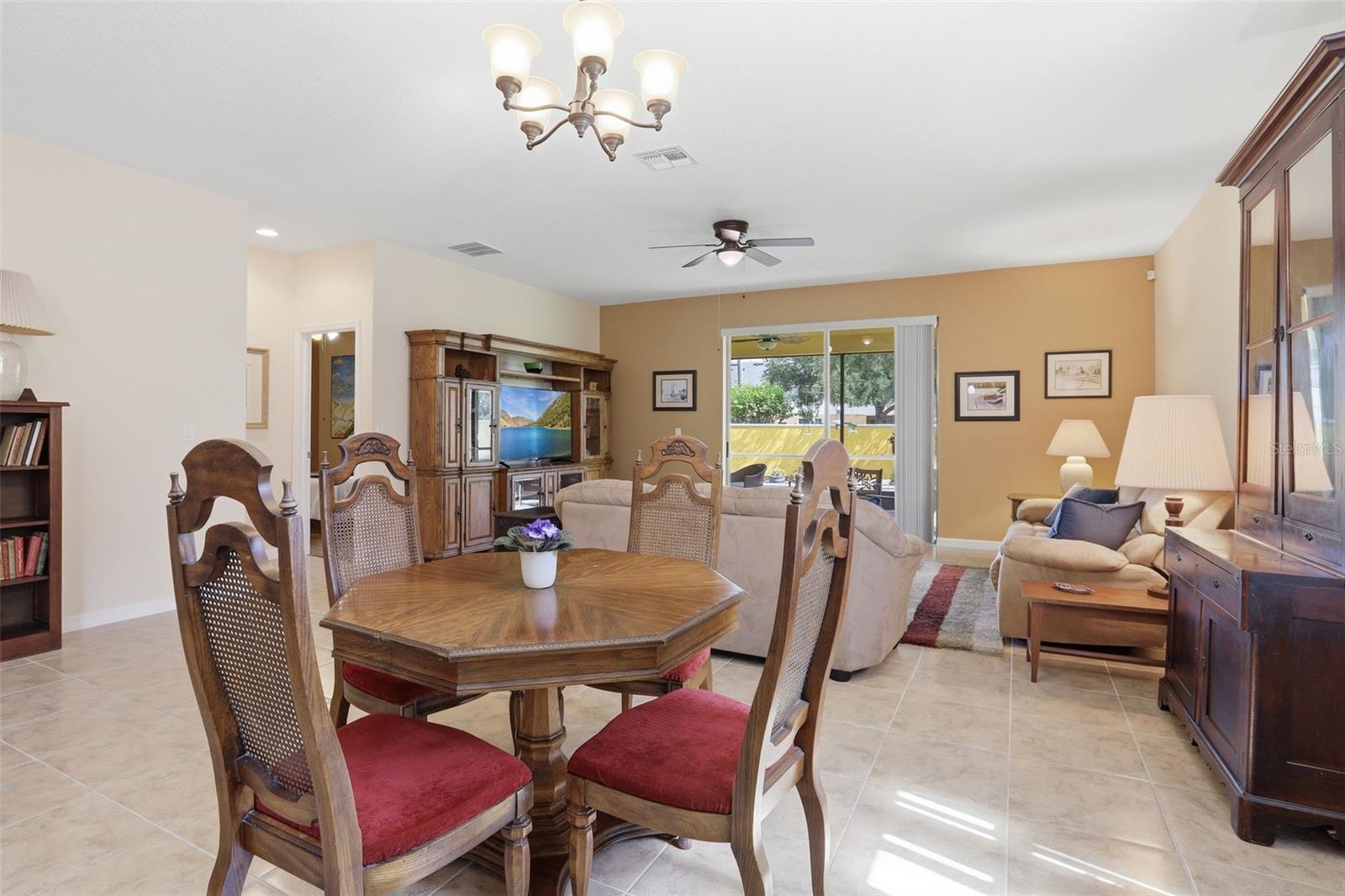 Listing photo id 6 for 1670 Regal River Circle