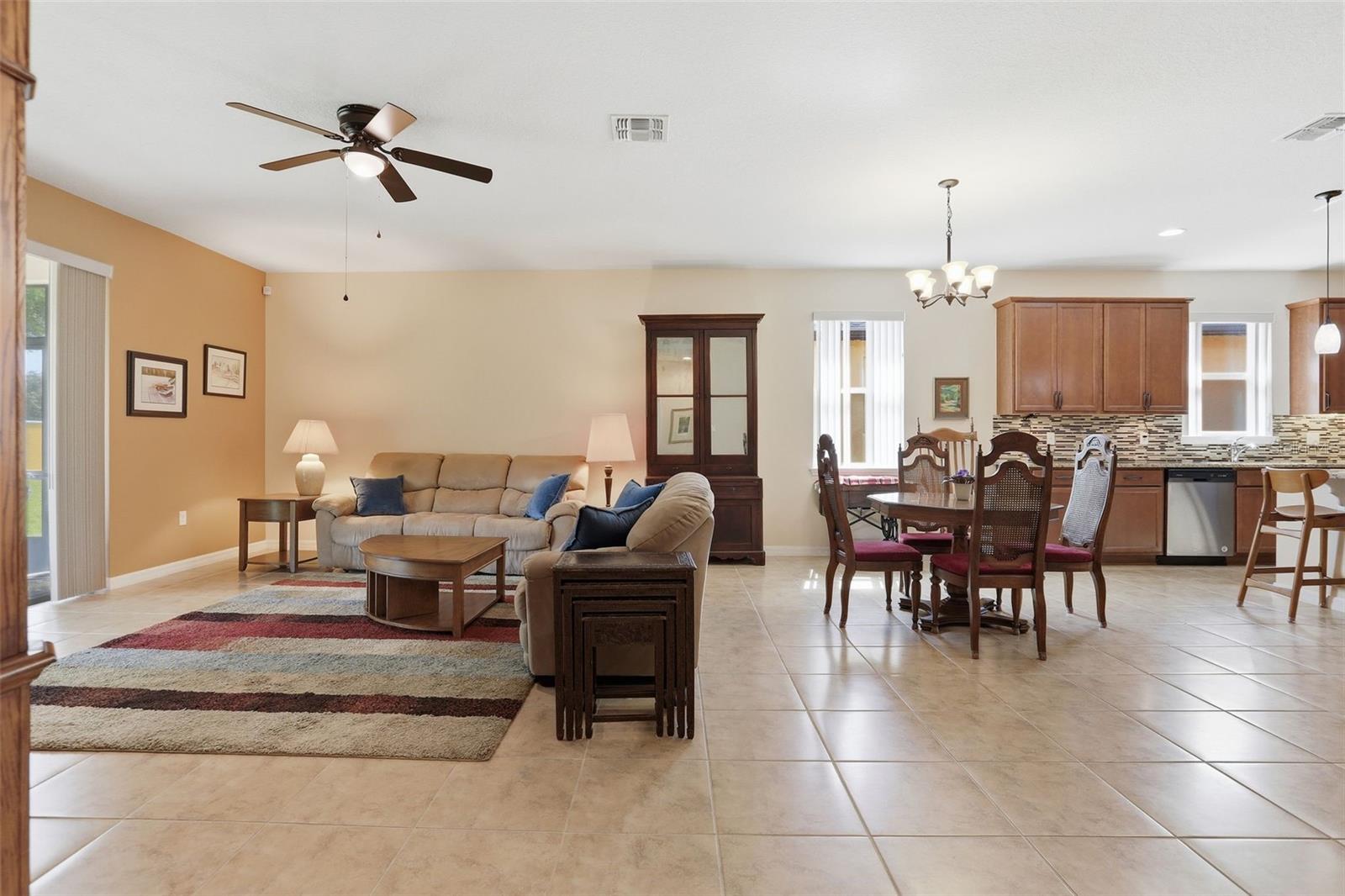 Listing photo id 7 for 1670 Regal River Circle