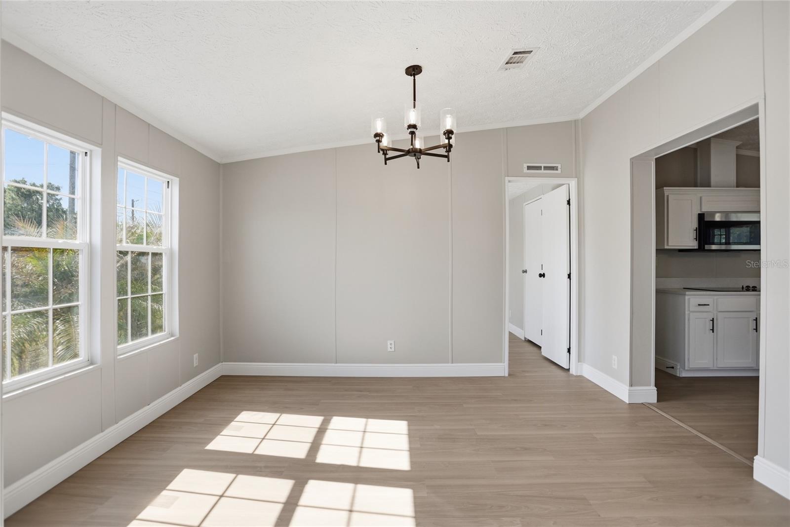 Image 10 of 33 For 3204 Silver Lake Court