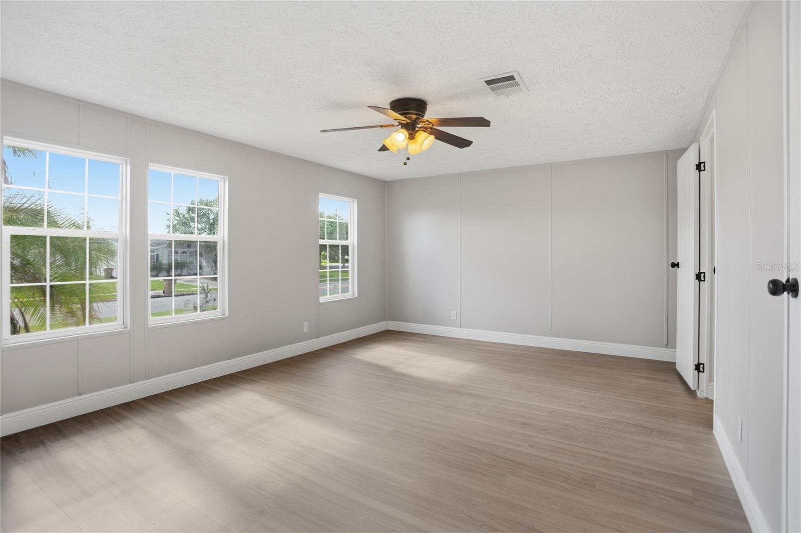 Image 14 of 33 For 3204 Silver Lake Court