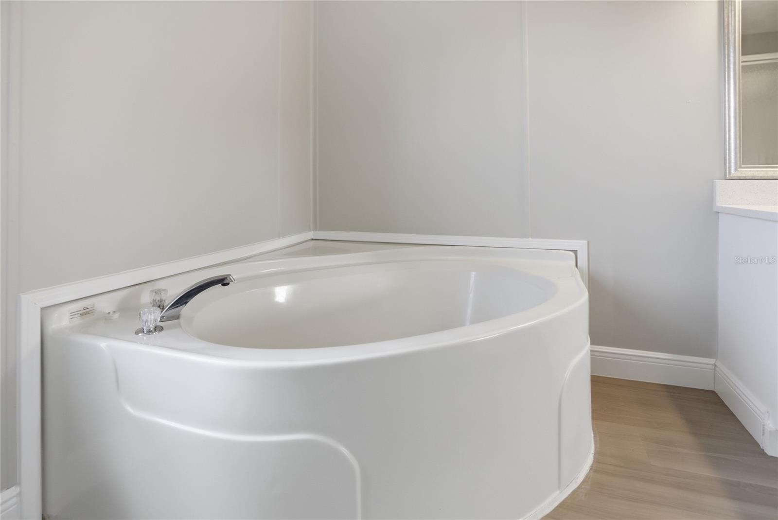 Image 17 of 33 For 3204 Silver Lake Court