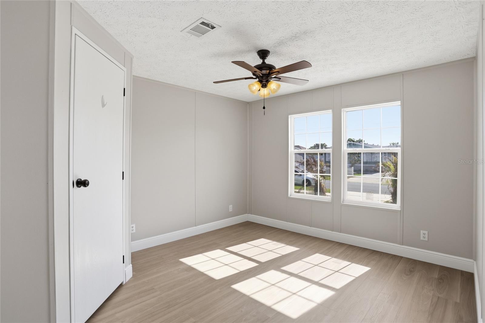 Image 20 of 33 For 3204 Silver Lake Court