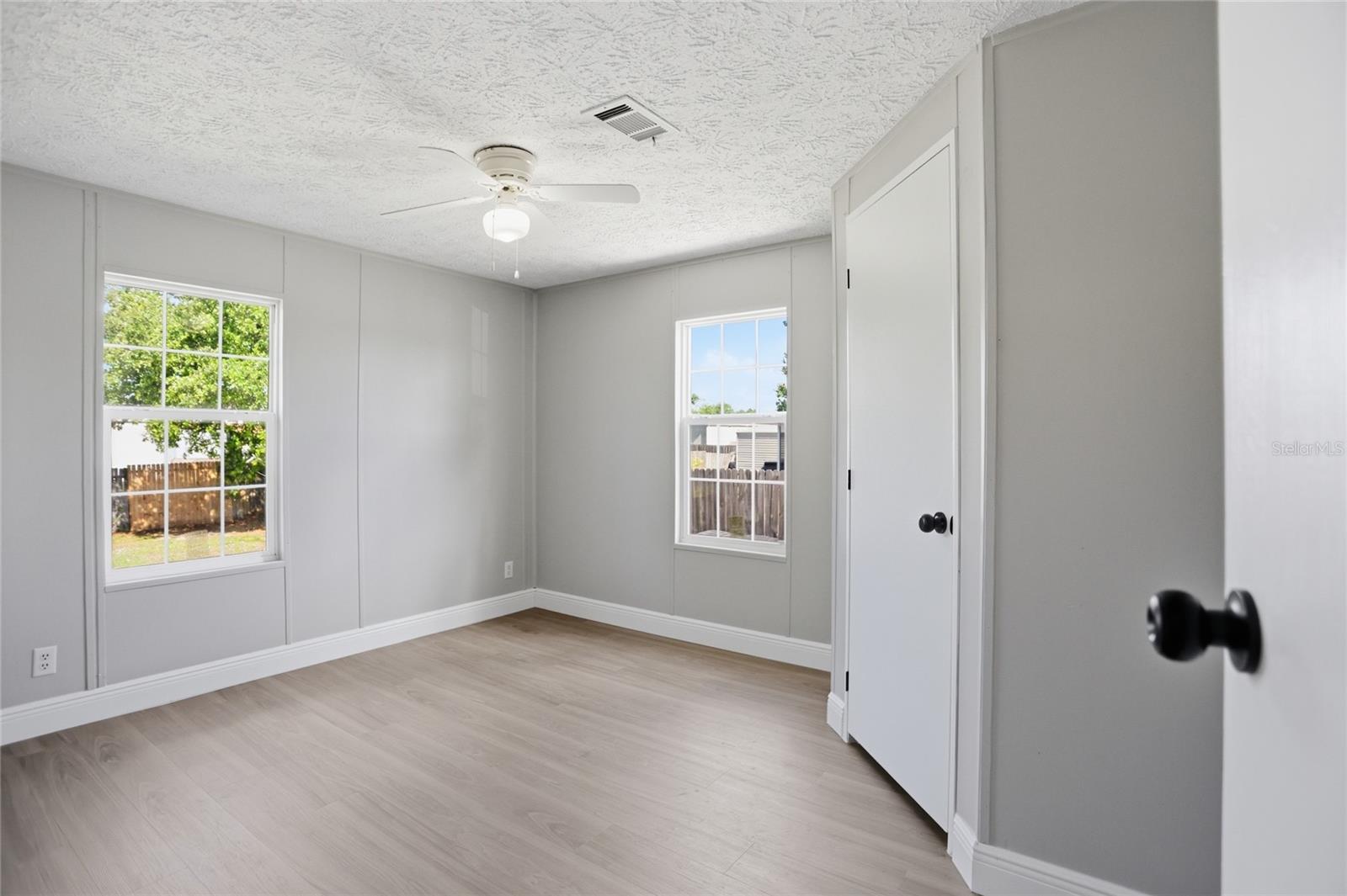 Image 23 of 33 For 3204 Silver Lake Court