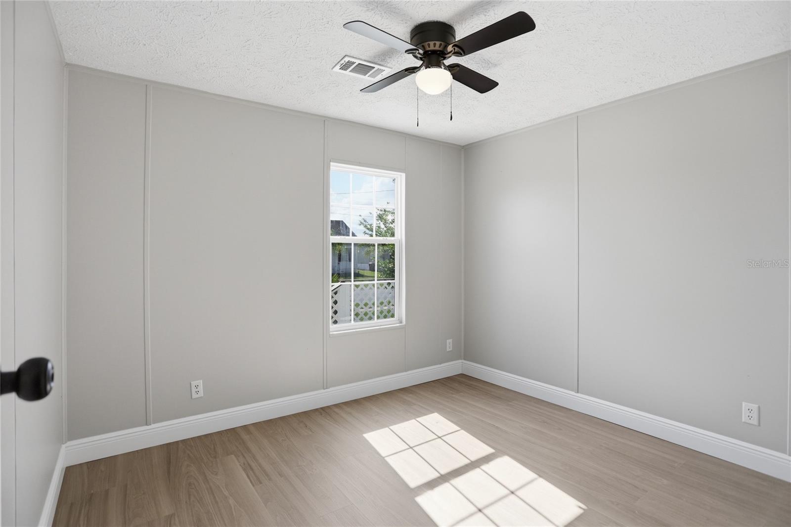 Image 24 of 33 For 3204 Silver Lake Court