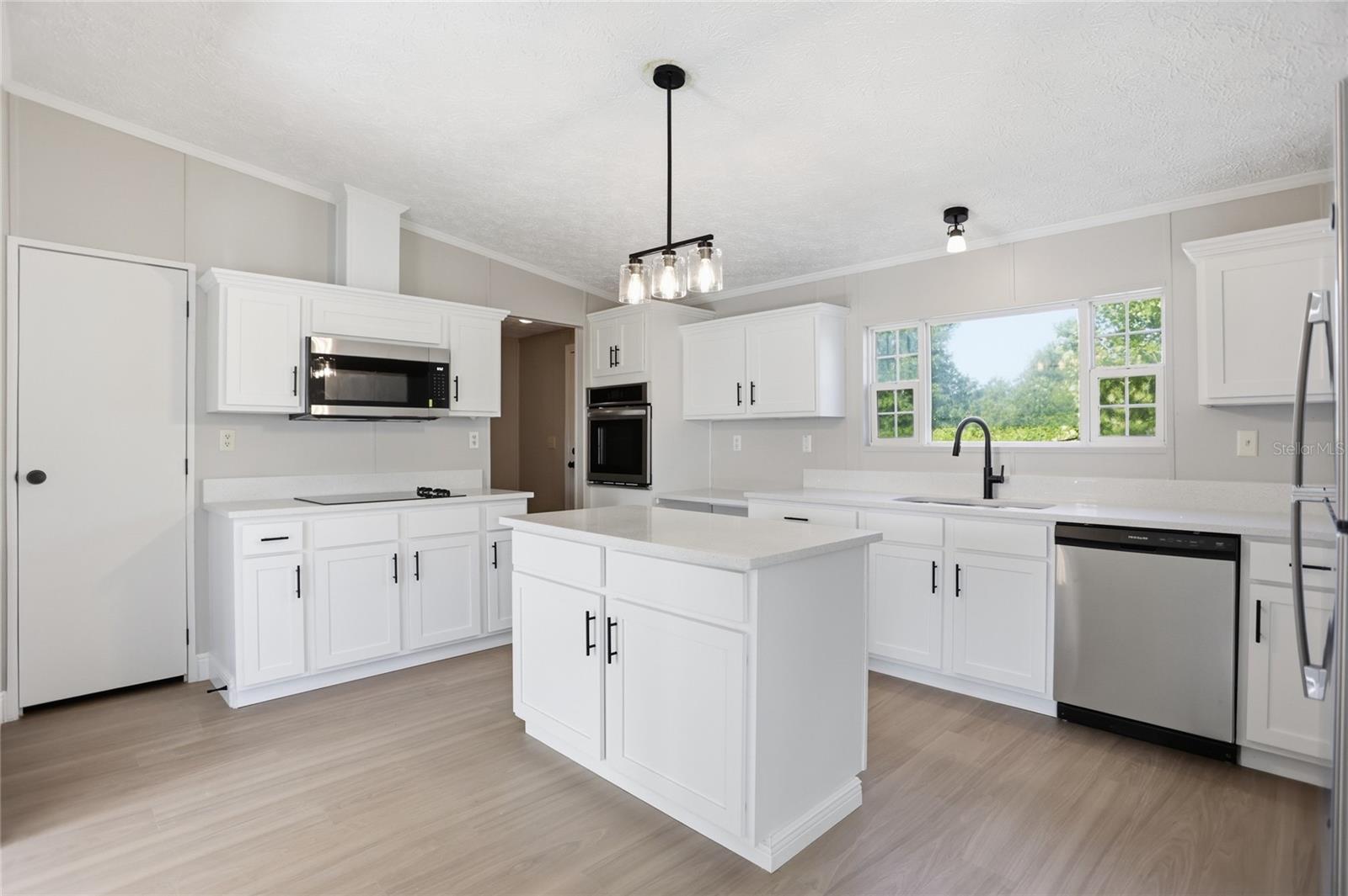 Image 6 of 33 For 3204 Silver Lake Court